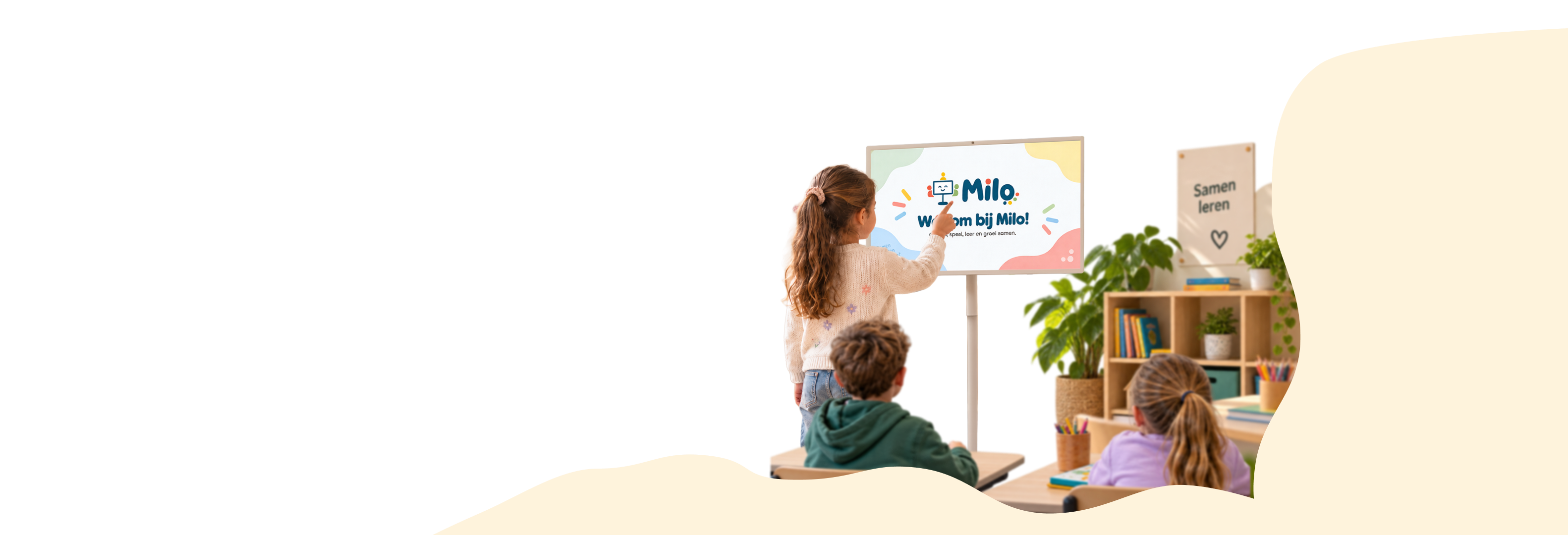 Leerlingen werken met Milo in een klaslokaal